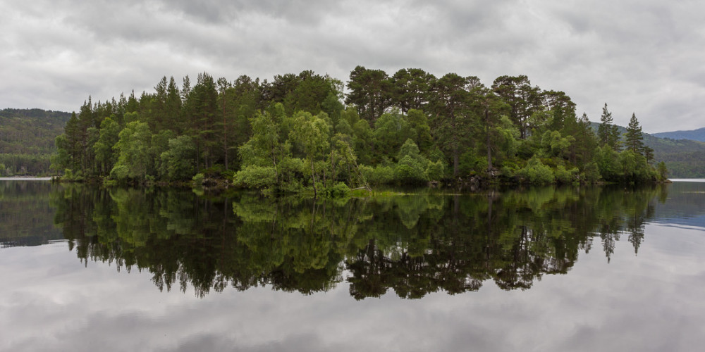 Miroir sur Loch Affric