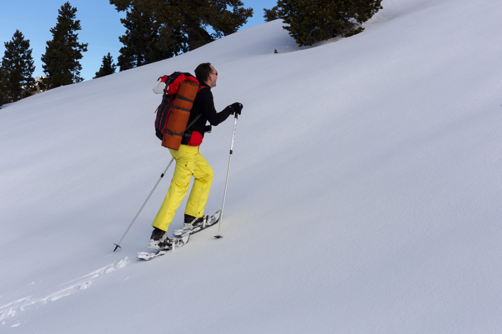 La pente est raide mais la route est droite