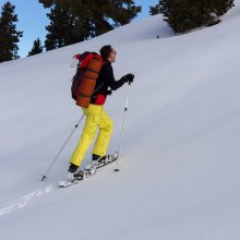 La pente est raide mais la route est droite