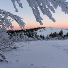 Lumière rosée sur le Crêt de la Perdrix